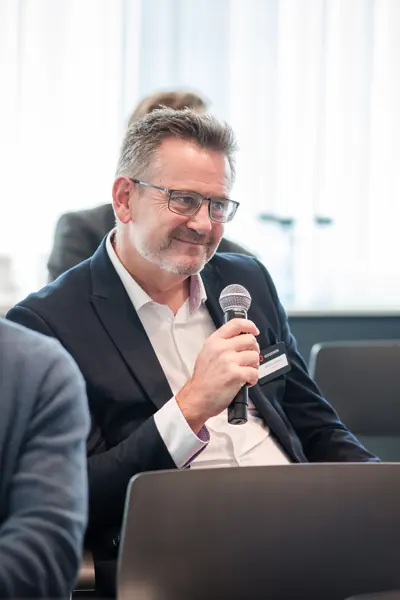 A guest addressing the panel from the audience at Goodwin — Management Incentives in the AI Era