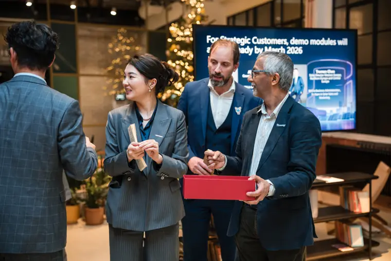 Award recipient with Alternergy and Sungrow hosts.