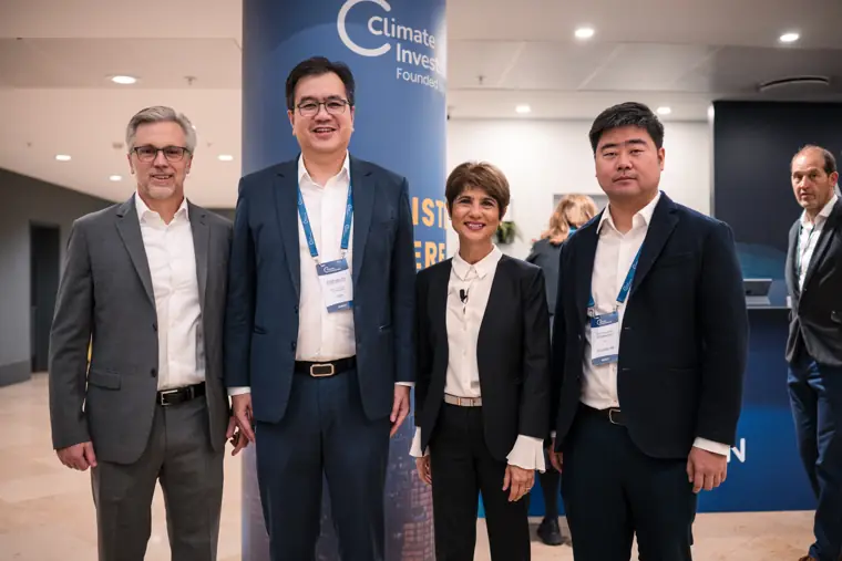 Guests connecting at the investor meeting.