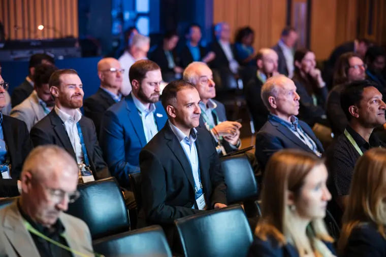 Audience following the programme.