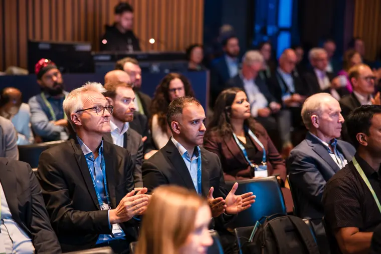 Audience following the programme.