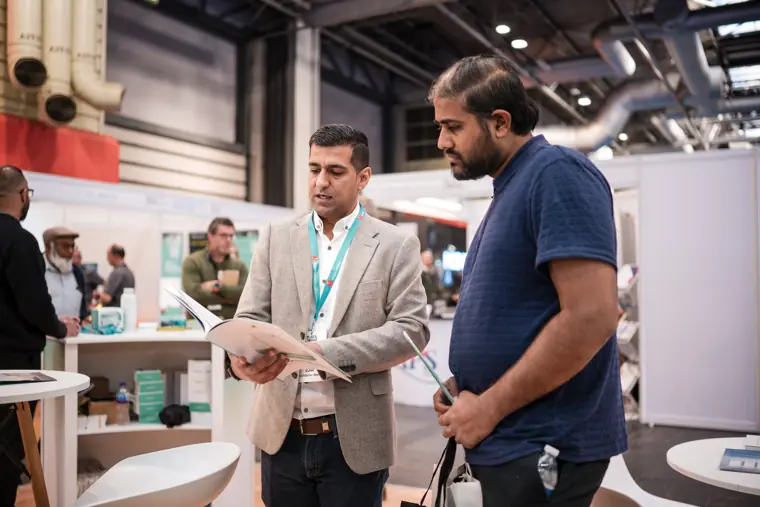 A visitor speaking with a Fáilte Solar representative.