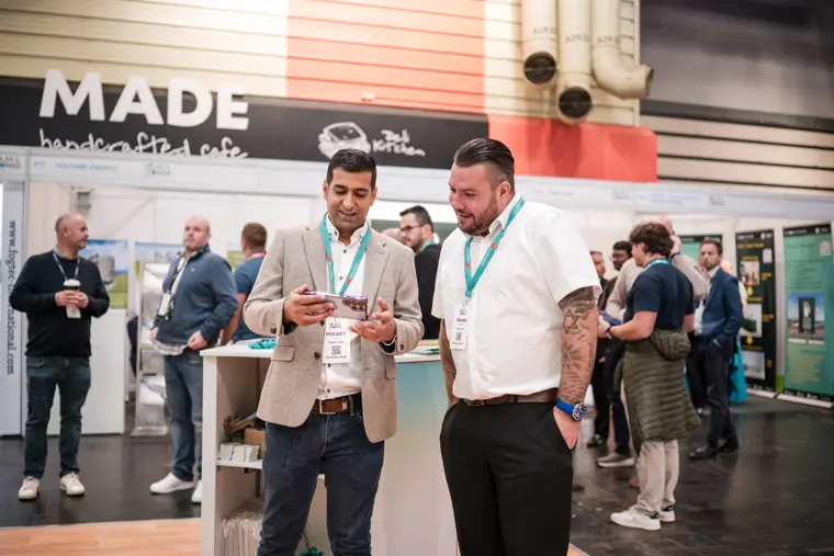An attendee speaking with a Fáilte Solar representative.