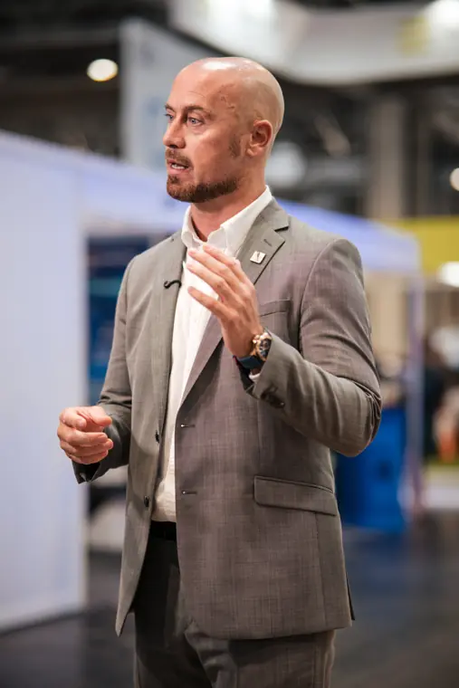 A Fáilte Solar representative speaking to visitors.
