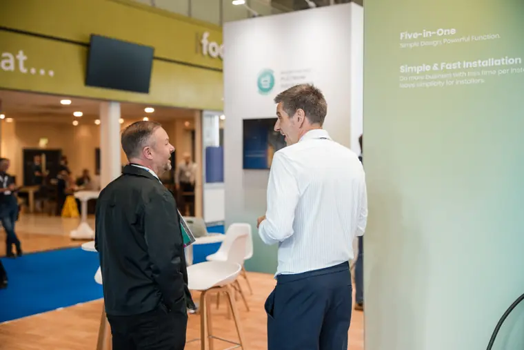 A conversation takes place beside the product screen.