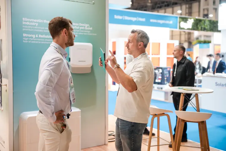 A Fáilte Solar team member explains a product.