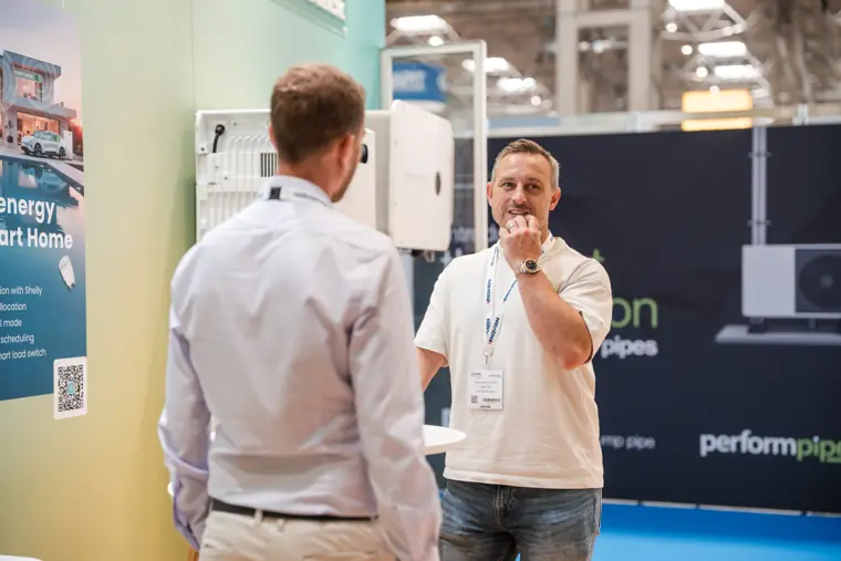 A Fáilte Solar representative talks through a display.