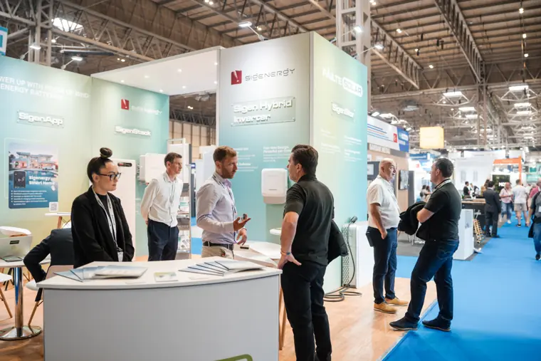 Visitors meet the team at the exhibition counter.