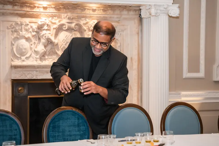 Presenter preparing a drink at the table.