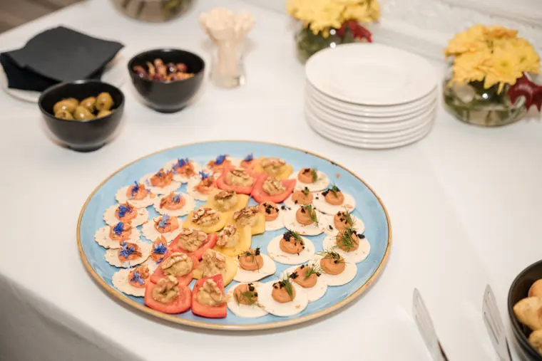 Canapés served before the dinner.