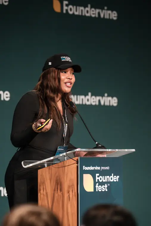 Founder presenting in the pitch competition.