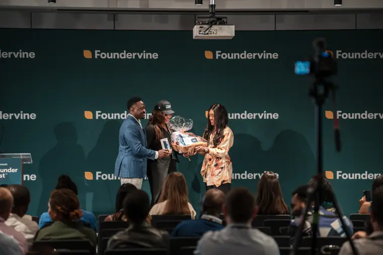 Founder presenting in the pitch competition.