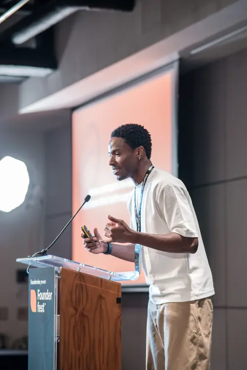 Founder presenting in the pitch competition.
