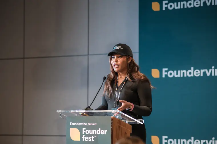 Founder presenting in the pitch competition.