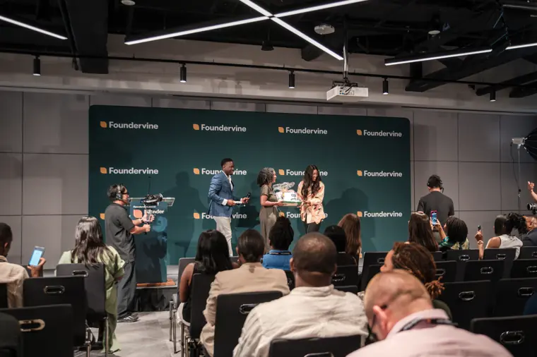 Founder presenting in the pitch competition.
