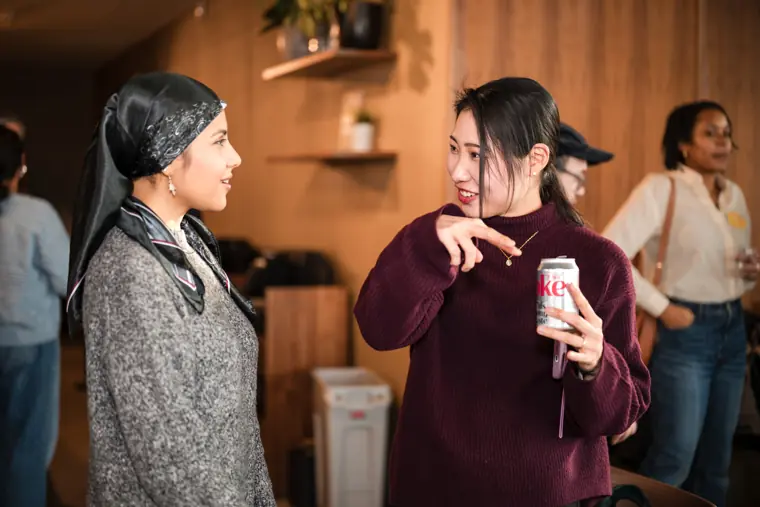 Two guests chat during the networking break.