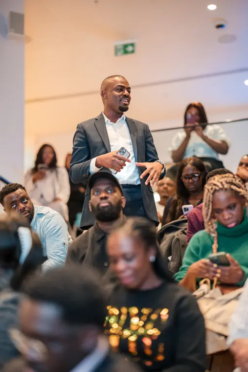 A guest contributes from the audience.
