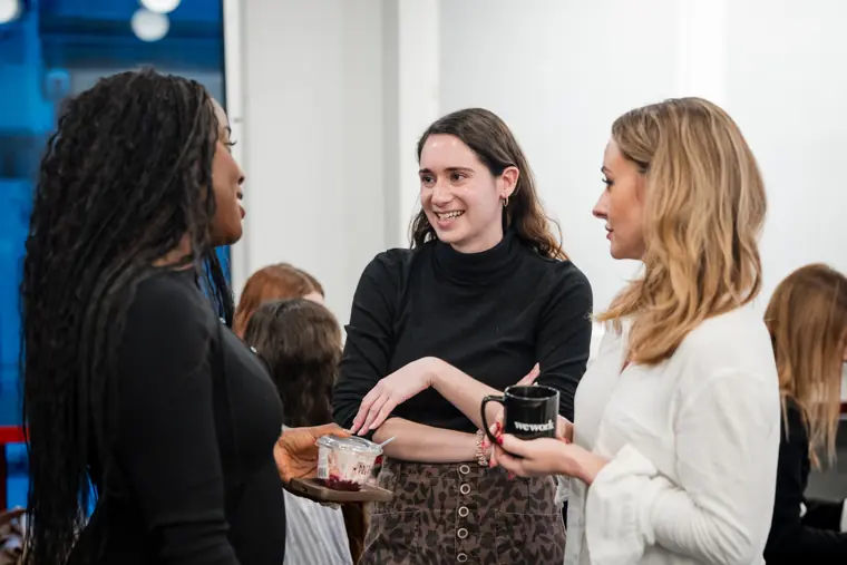 A conversation during the Foundervine event.
