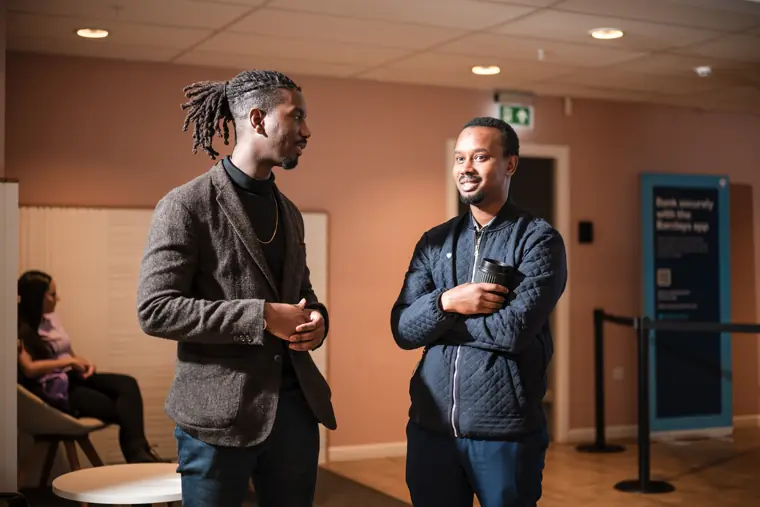 Two founders talk before the next session.
