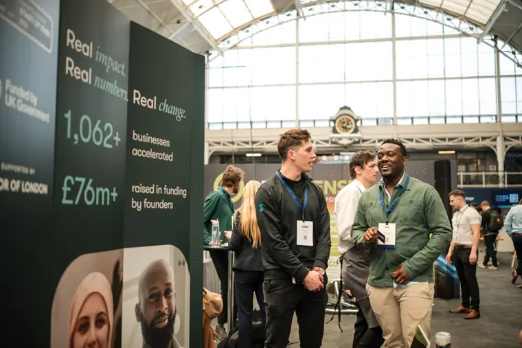 Visitors discovering the Foundervine stand.