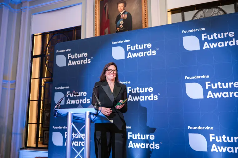 An award recipient speaks at the lectern.