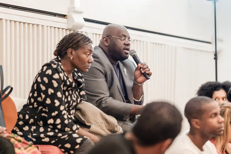 An attendee asks a question with a microphone.