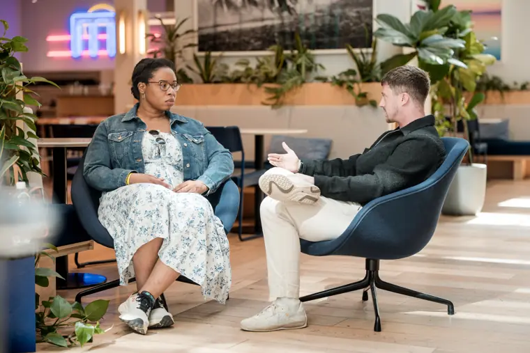 A mentor and founder sit together in the lounge.