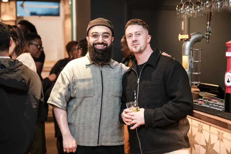 Two attendees enjoy a conversation.