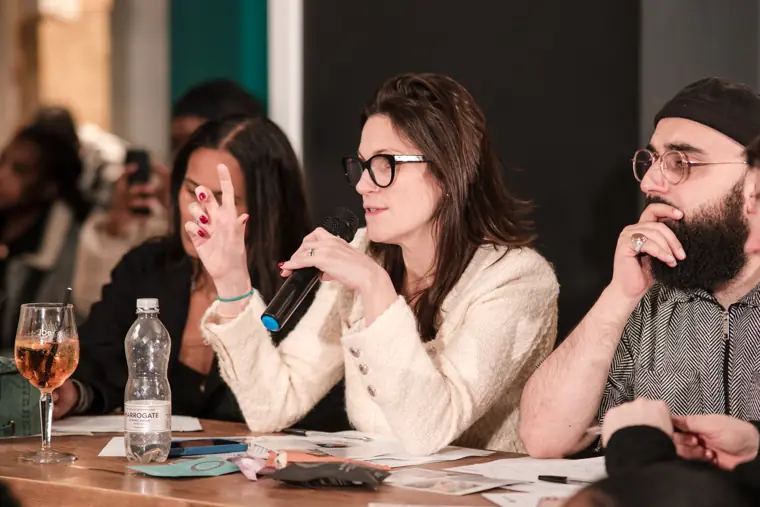 Judges and guests discuss a founder’s pitch.