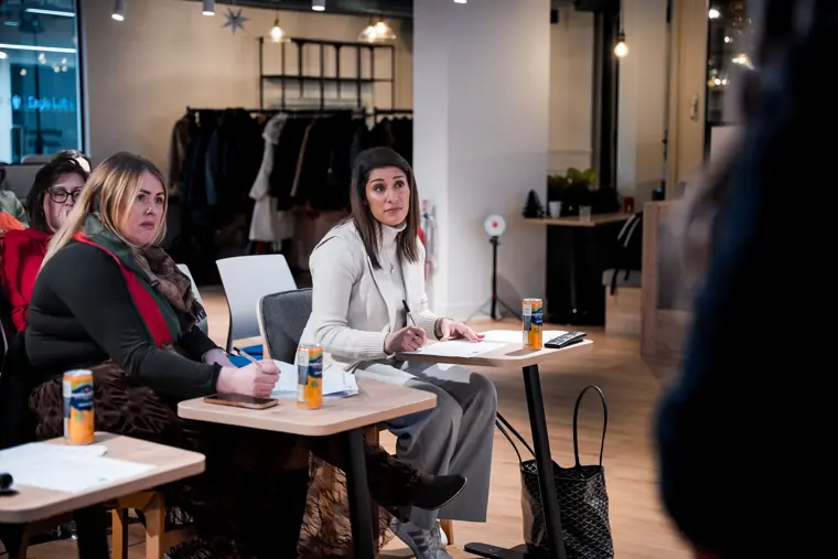 Judges follow a founder presentation.