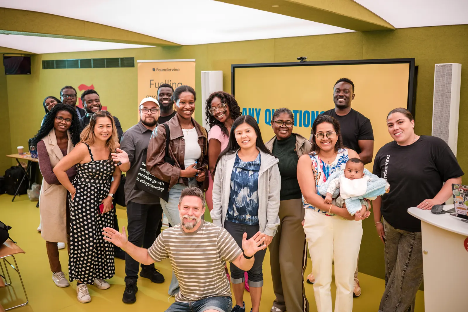 Participants pose together at the Foundervine event.