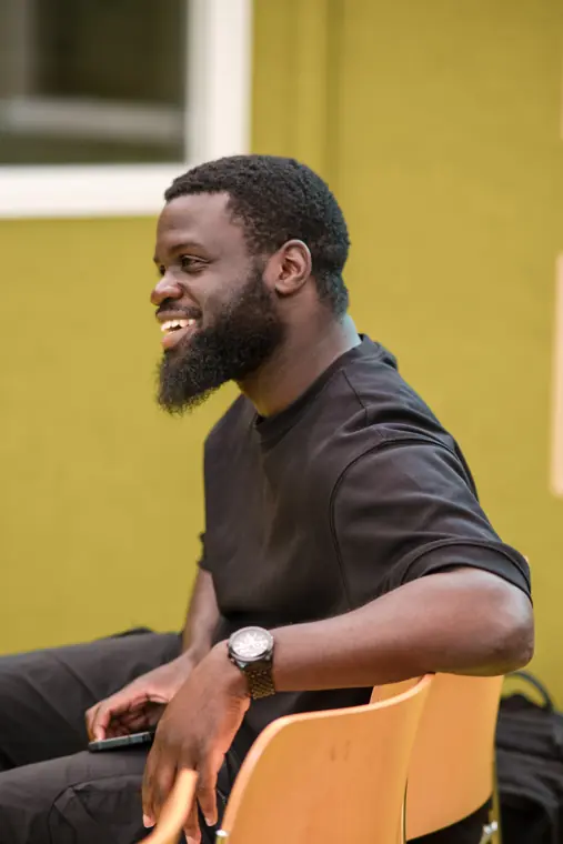 A participant responds during the programme event.