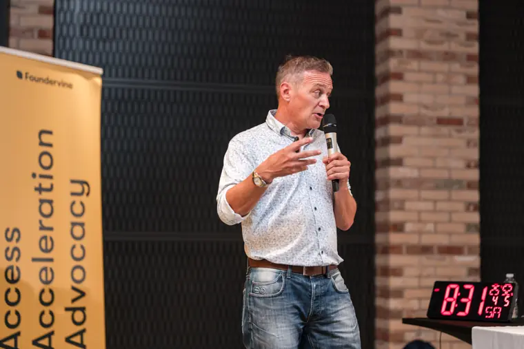 Founder presenting to the showcase audience.