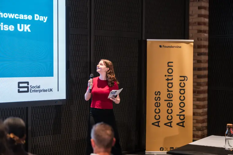 Founder presenting to the showcase audience.