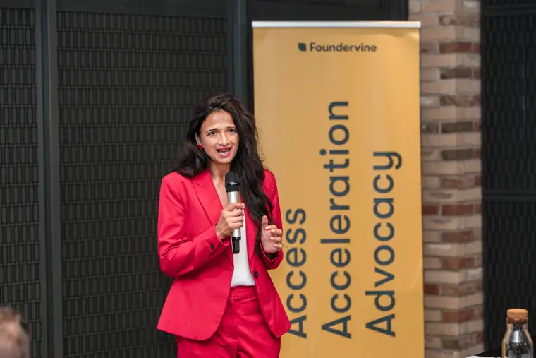 Founder presenting to the showcase audience.