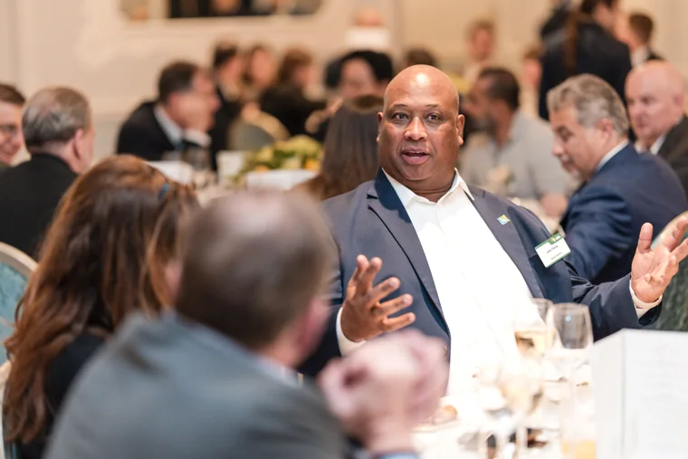 A guest speaking with a lively expression at dinner at the S-OIL European customer dinner.