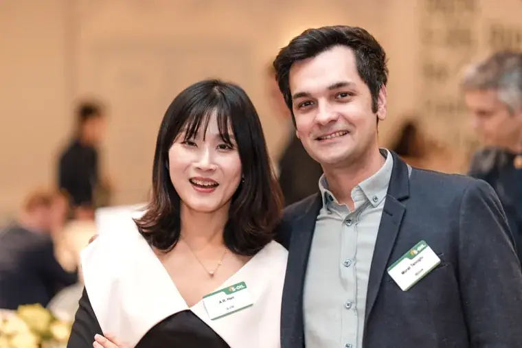 Two guests posing together at the dinner at the S-OIL European customer dinner.