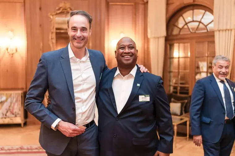 Two guests posing together in the reception room at the S-OIL European customer dinner.