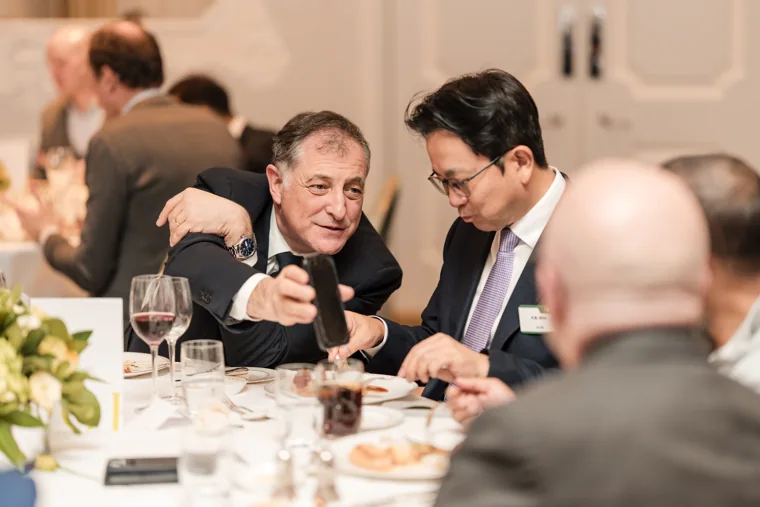 Two guests sharing a conversation at the table at the S-OIL European customer dinner.